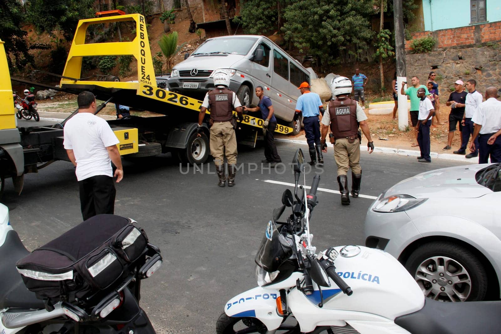 salvador, bahia / brazil - april 7, 2013: winch is seen picking up van parked in a prohibited place in the city of Salvador.
