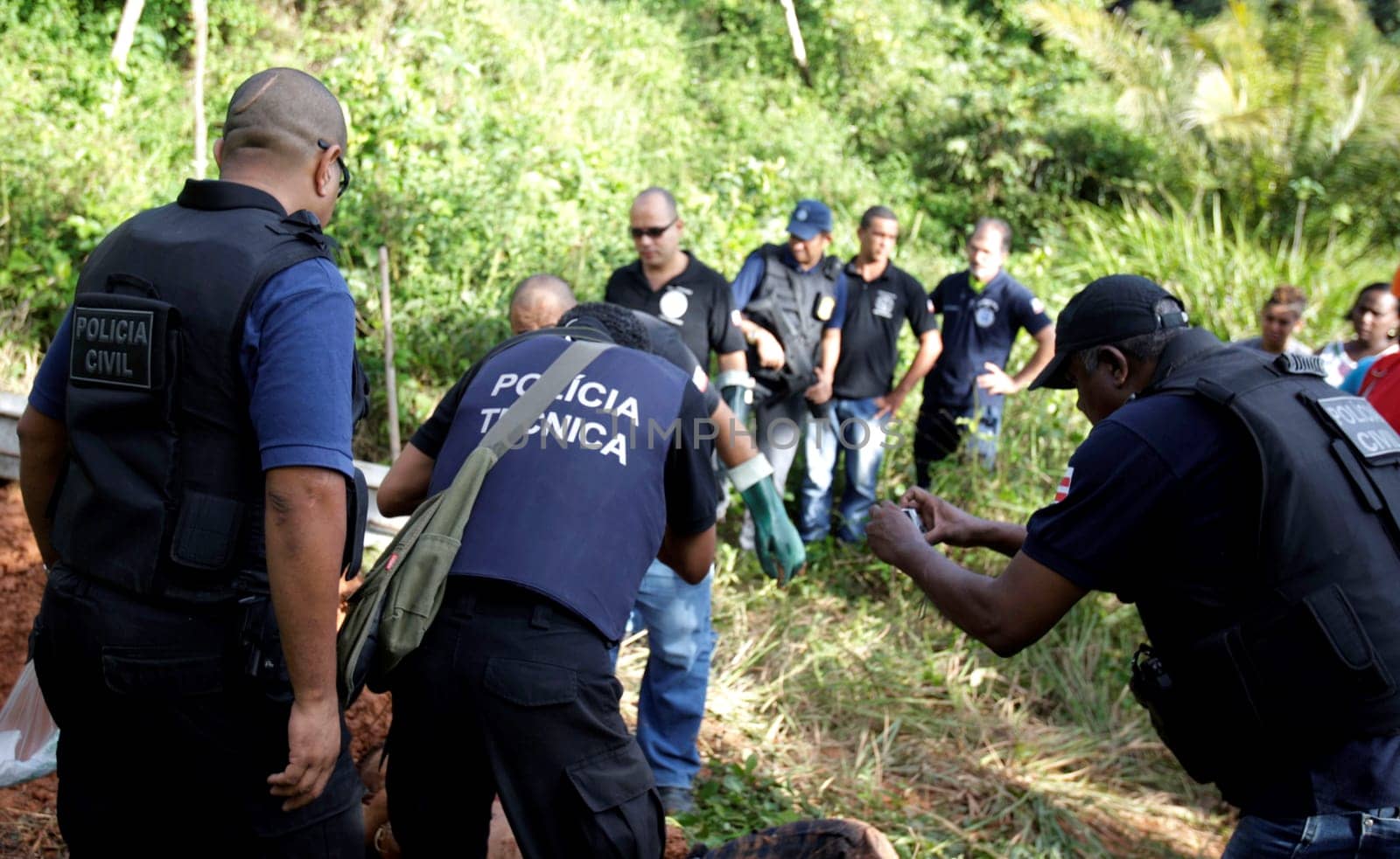 salvador, bahia / brazil - august 24, 2015: civil police investigators are investigating a person murdered in the bush area in the city of Salvador.