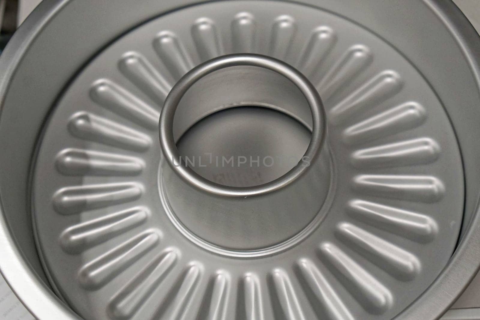 Baking cake metal form ring shape device