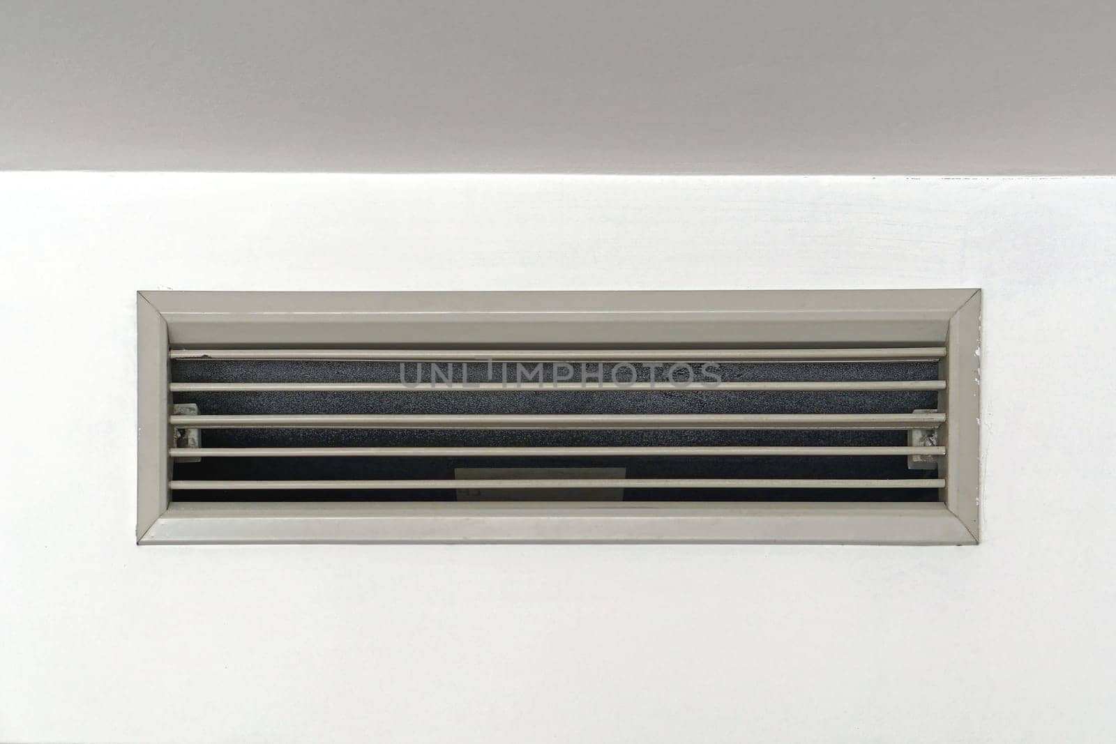 Air duct ventilation grille opening