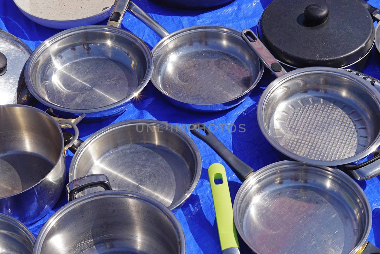 Many stainless steel metal frying pans