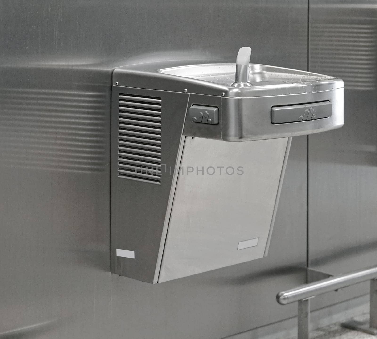 Wall mounted stainless steel drinking fountain