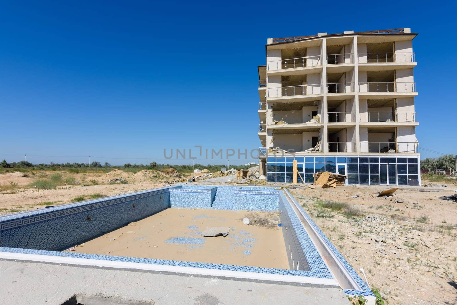 Illegal construction on the coastal side, demolition of the hotel building