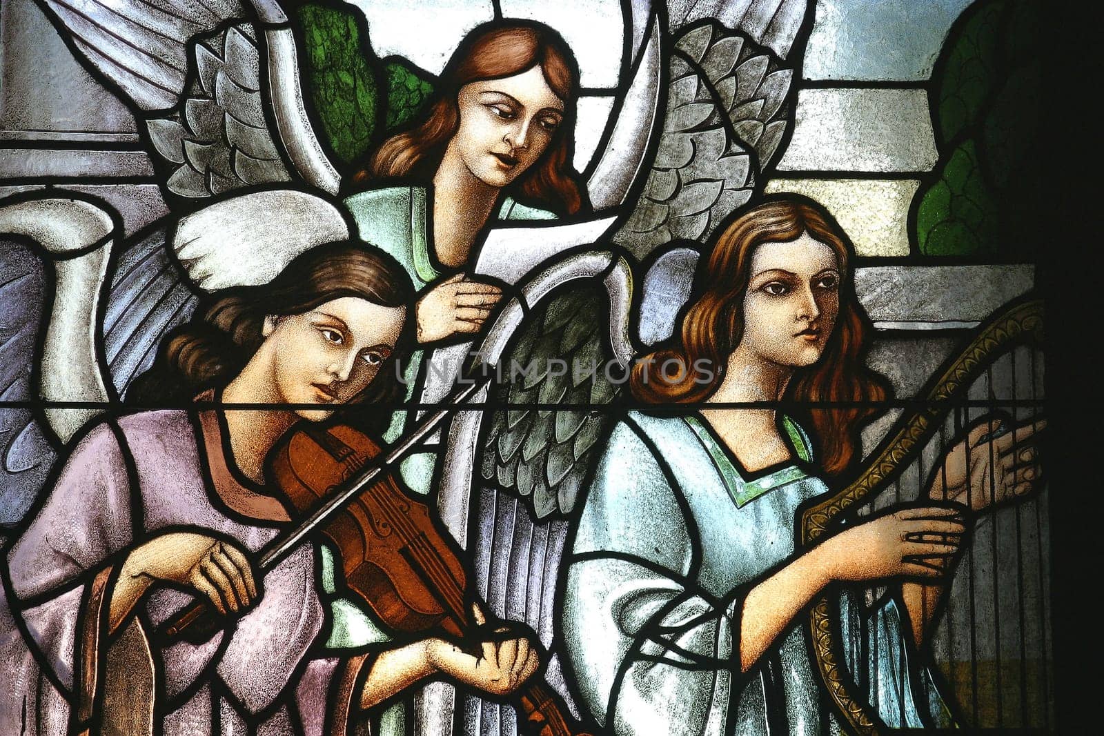 Angels Musicians, Stained glass