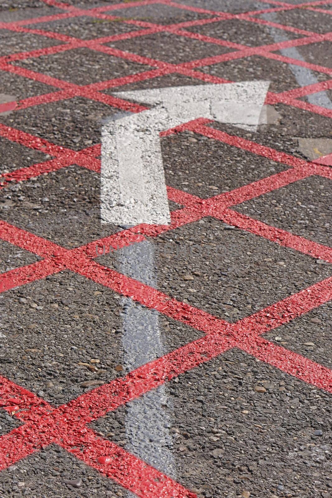 Turn right direction arrow at tarmac