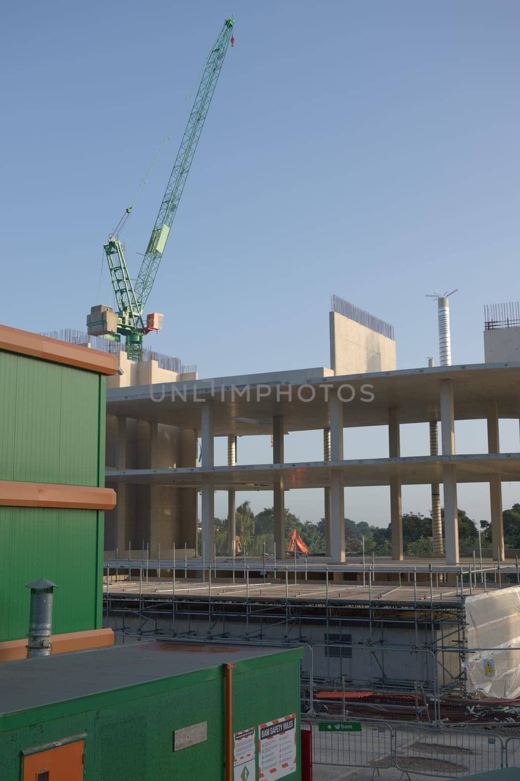 SHEFFIELD, UNITED KINGDOM, 17th September, 2020: Vertical image of BAM crane and construction offices at the new UOS social sciences hub. Sunrise.