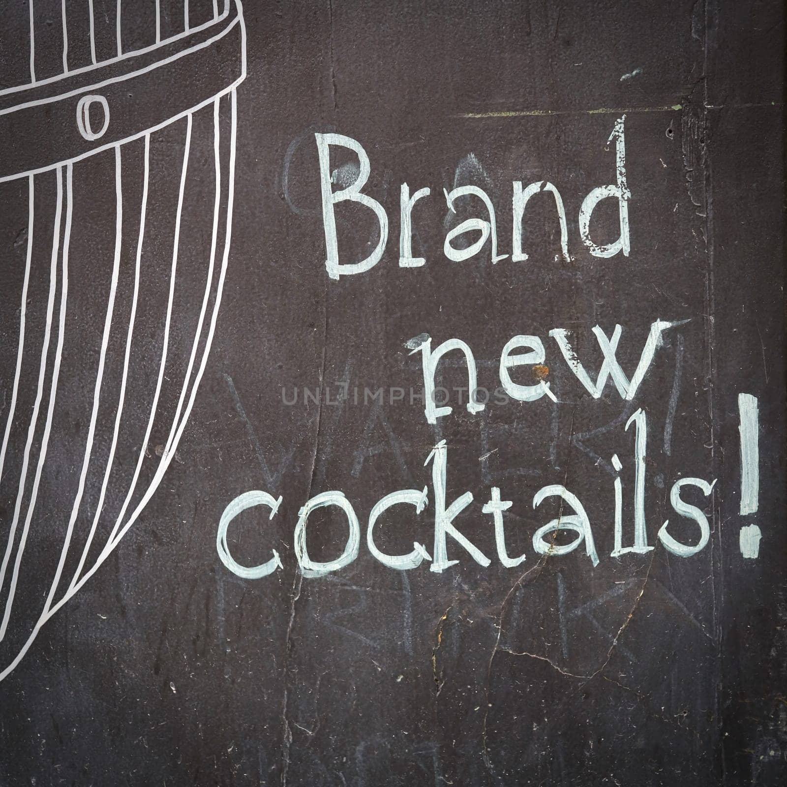 Slate board in front of a cocktail bar in Prague with the inscription "brand news Cocktails"""