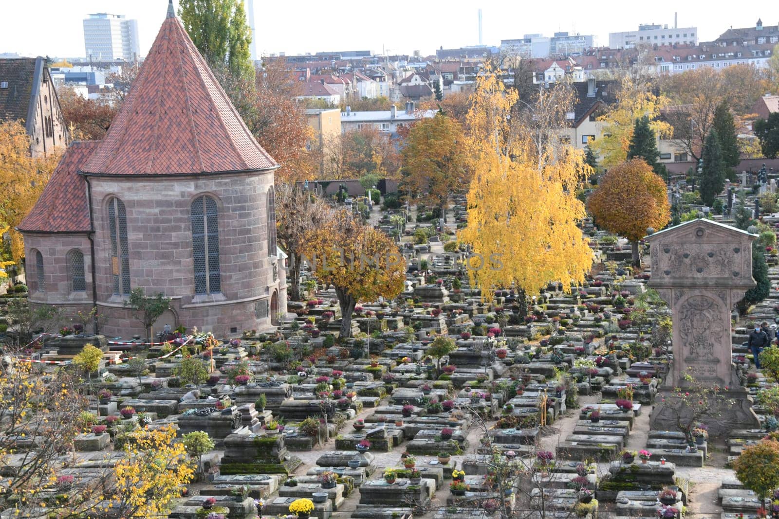 In the Nuremberg district of St. Johannis is the Johannisfriedhof. In 1513-1515 the wooden clog chapel was built. The Stations of the Cross of Adam-Kraft were built in 1506-1508.