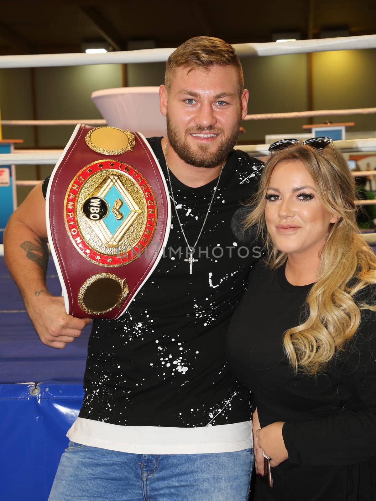 Tom Schwarz SES boxing with girlfriend Tessa
