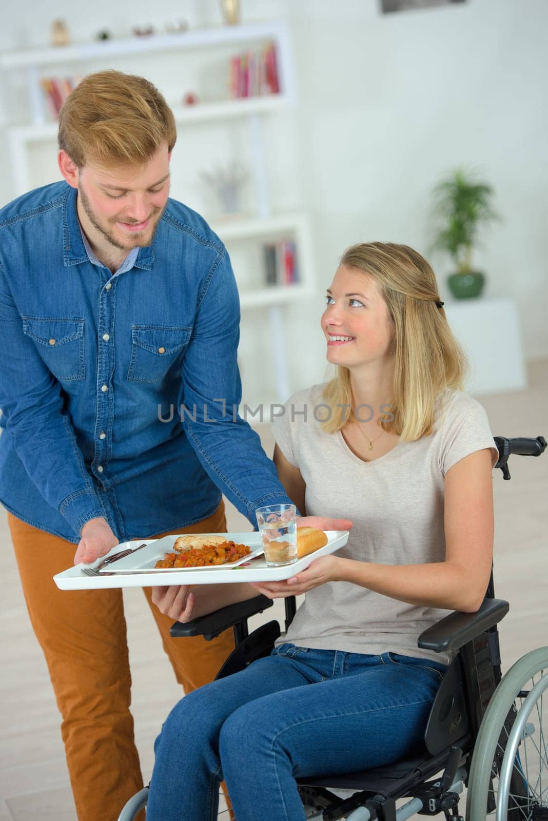 Helpful boyfriend bringing her lunch