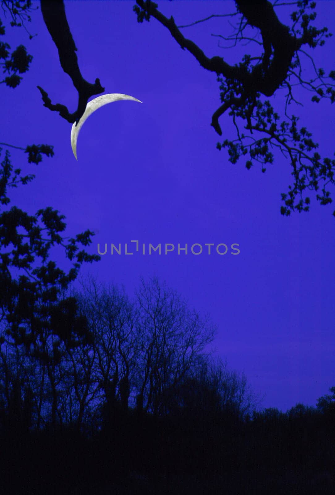 Abnehmender Mond, Landschaft