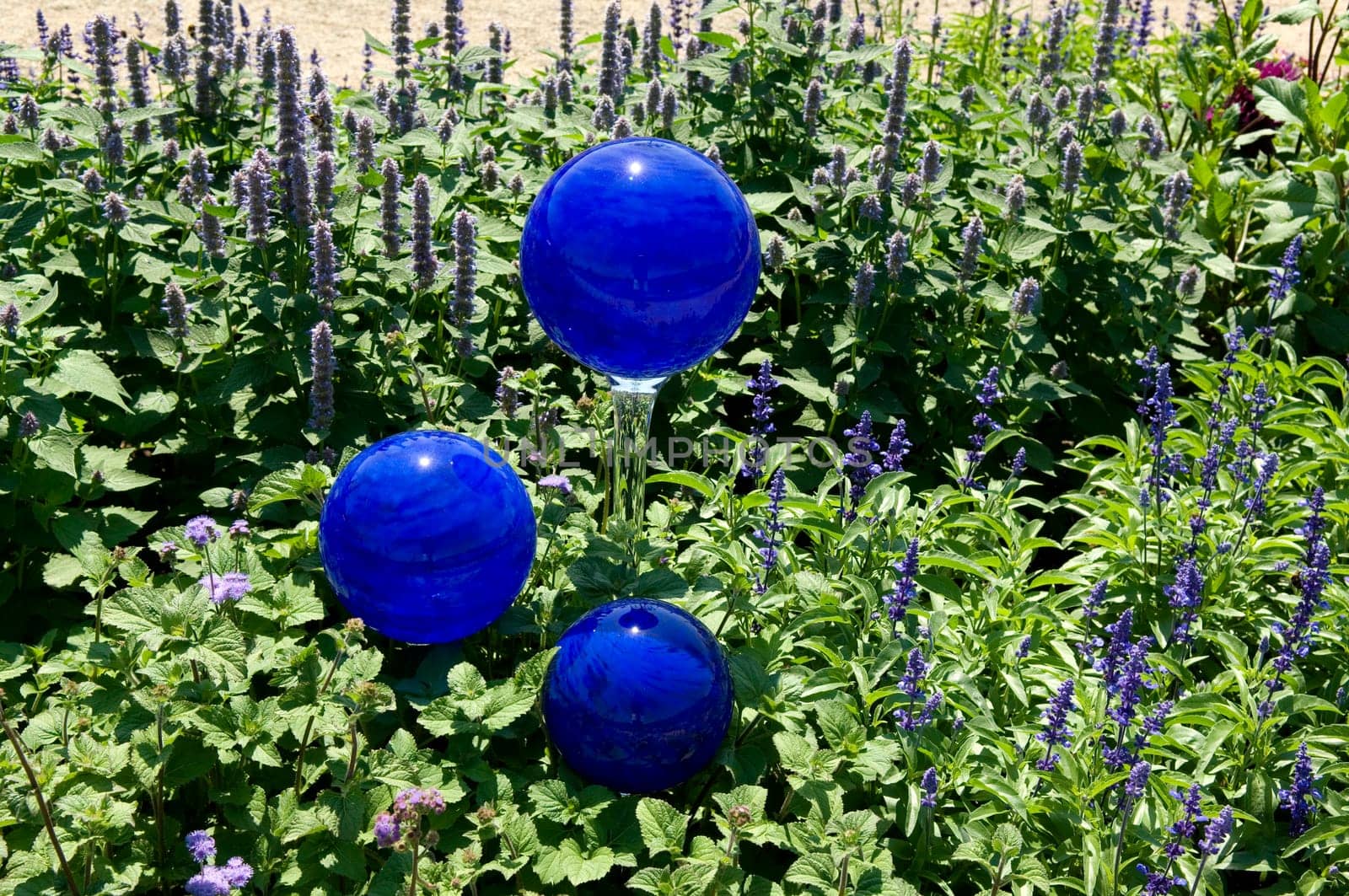 Blaue Rosenkugeln