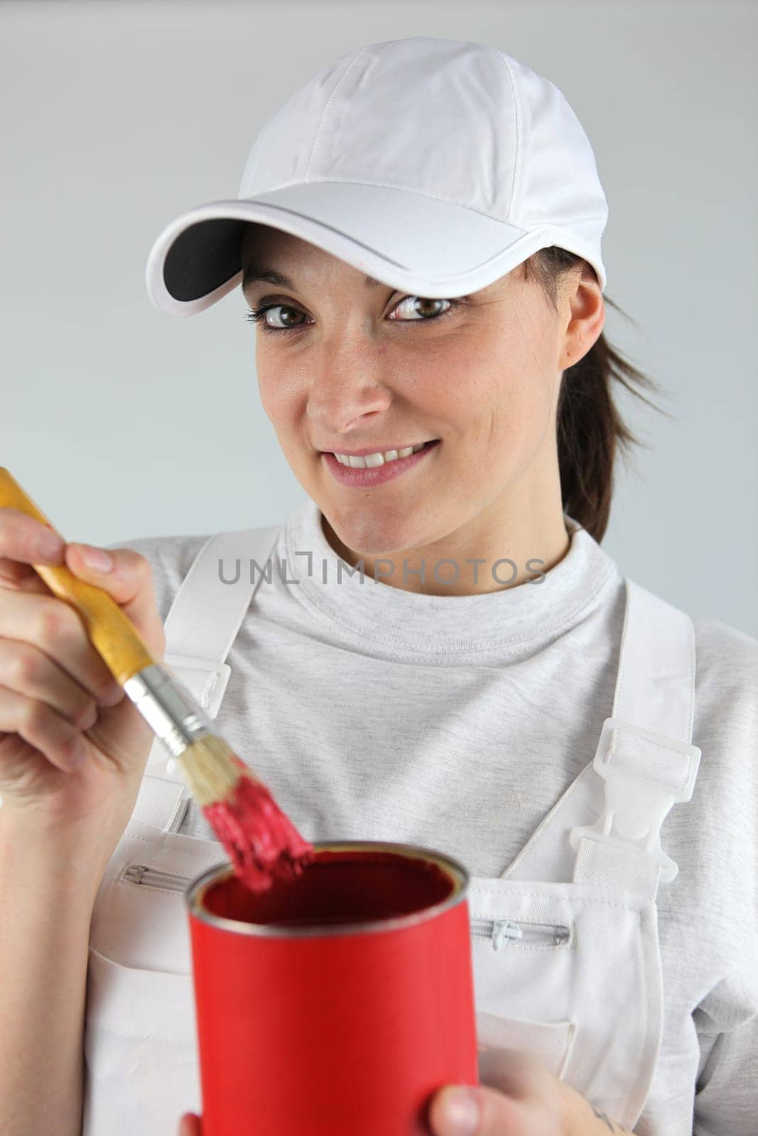 Female decorator has chosen red paint