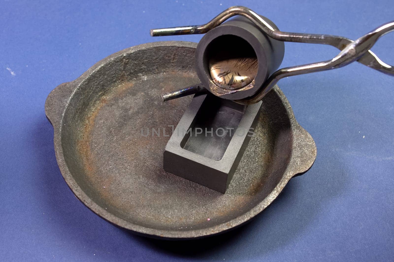 a Lead melting, molten lead metal samples