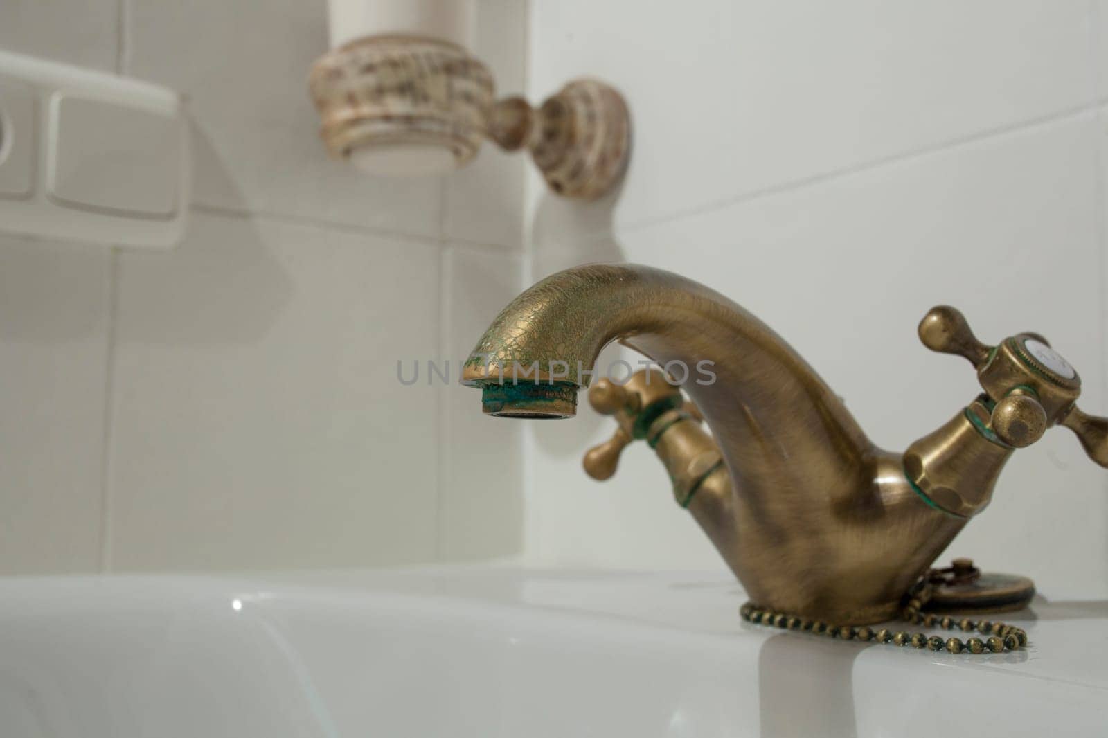 Copper retro style basin faucet. Plug with chain