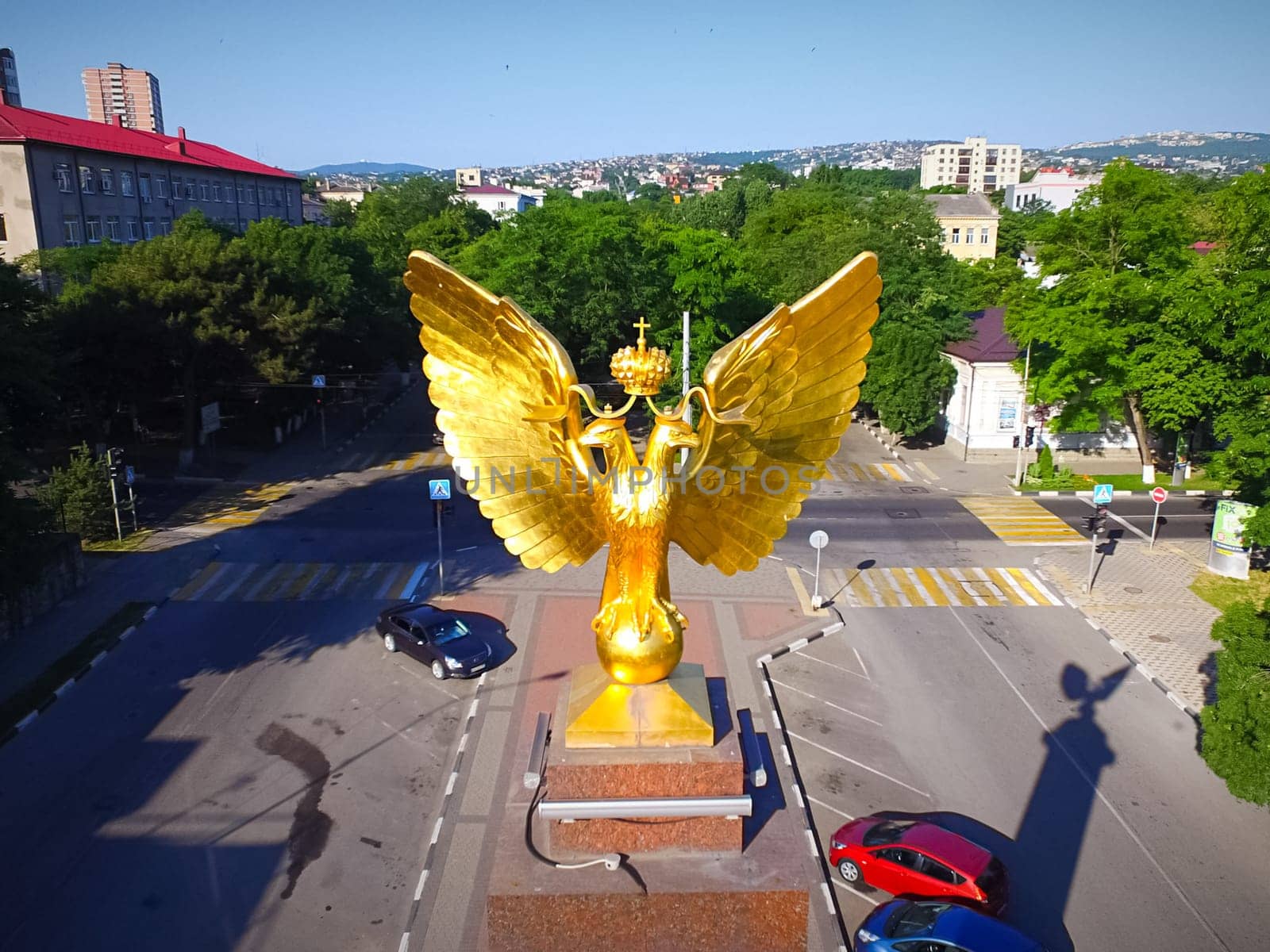 a monument two headed a eagle gilded.