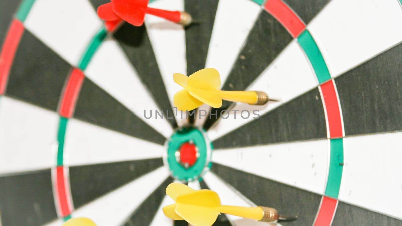 target missed . Metaphore for business .