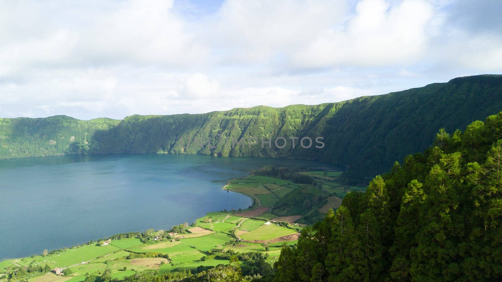 The astonishing Lagoon of the Seven Cities (Lagoa das 7 cidades) - Azores - Portugal