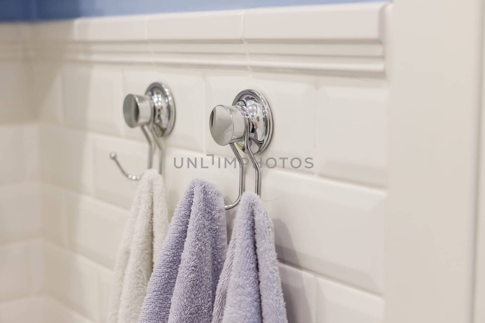 Metal sticky towels hanger for bathroom tiled wall does not requiring drilling wall.