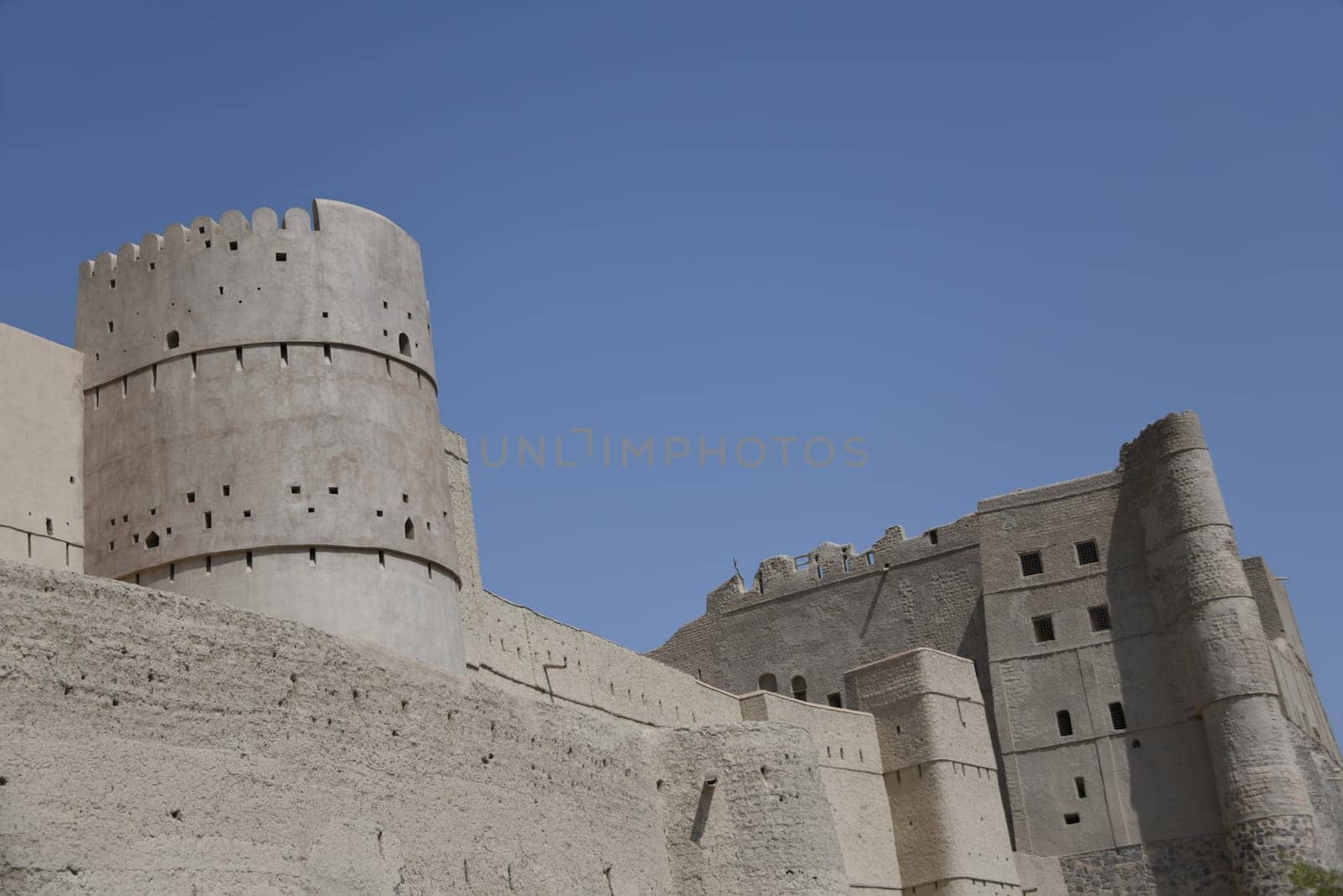 The great fortress Hisn Tamah,built in the 17th century in the oasis city of Bahla,is located at the foot of the Jabal al Achdar Mountains. It was built from traditional building materials.