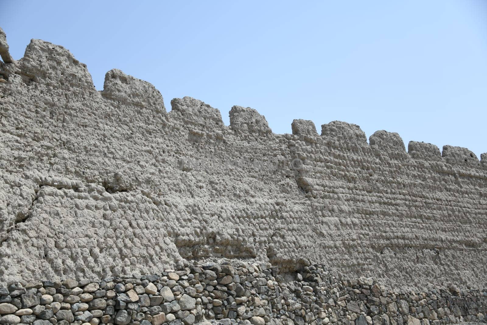 The great fortress Hisn Tamah,built in the 17th century in the oasis city of Bahla,is located at the foot of the Jabal al Achdar Mountains. It was built from traditional building materials.