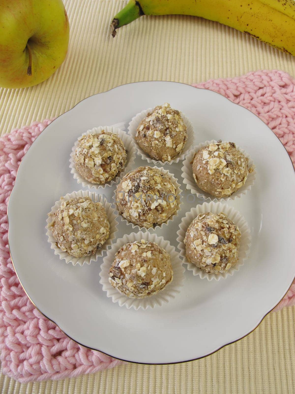 Energy balls made from roasted barley flour