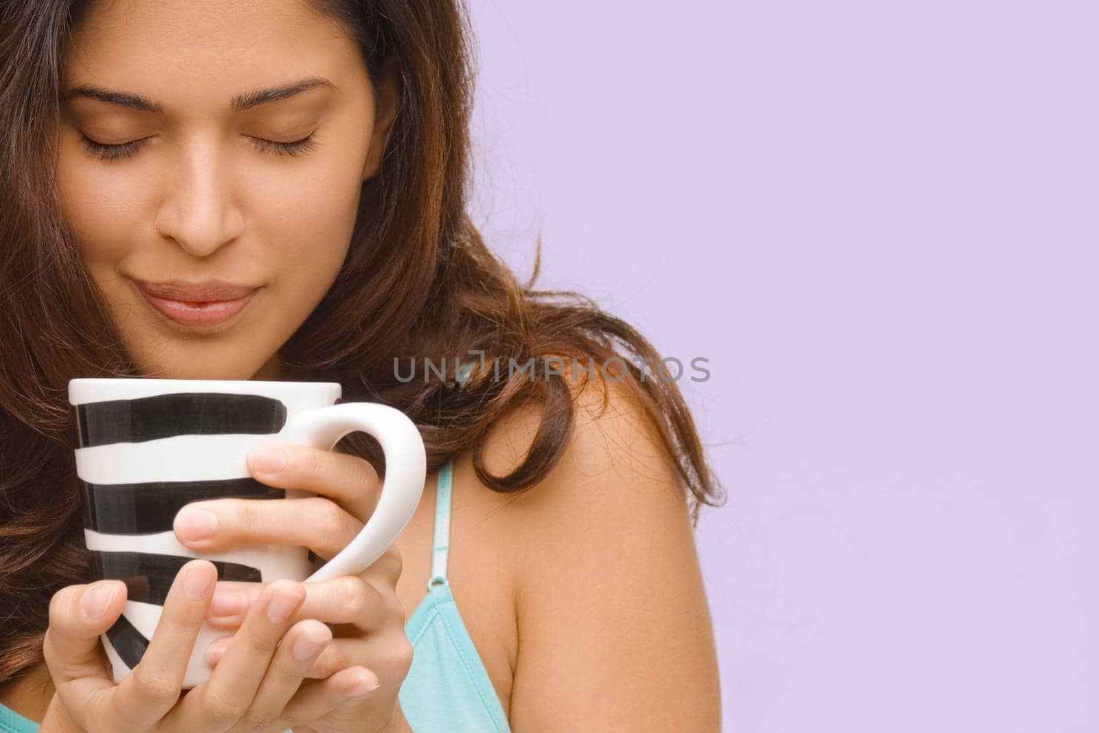 Close-up of a young woman holding a mug of coffee