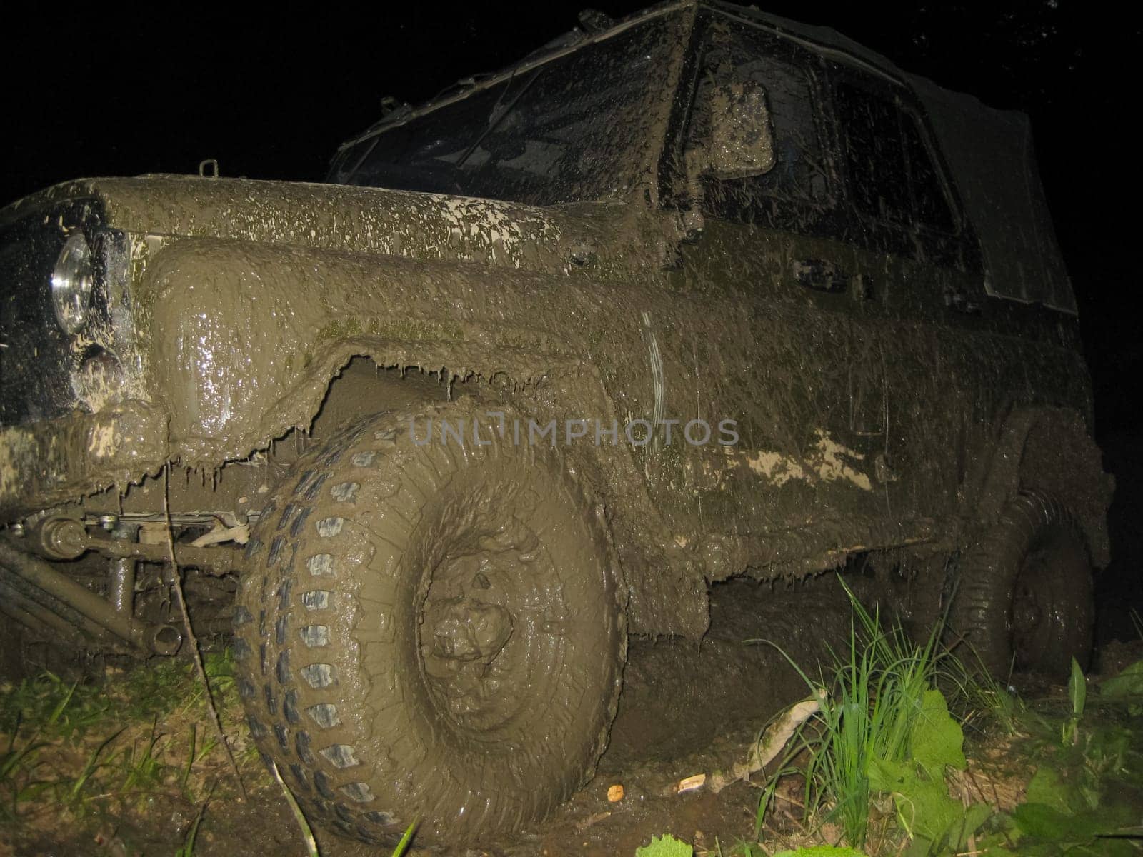 It's a very dirty car. The SUV is driving through the mud.