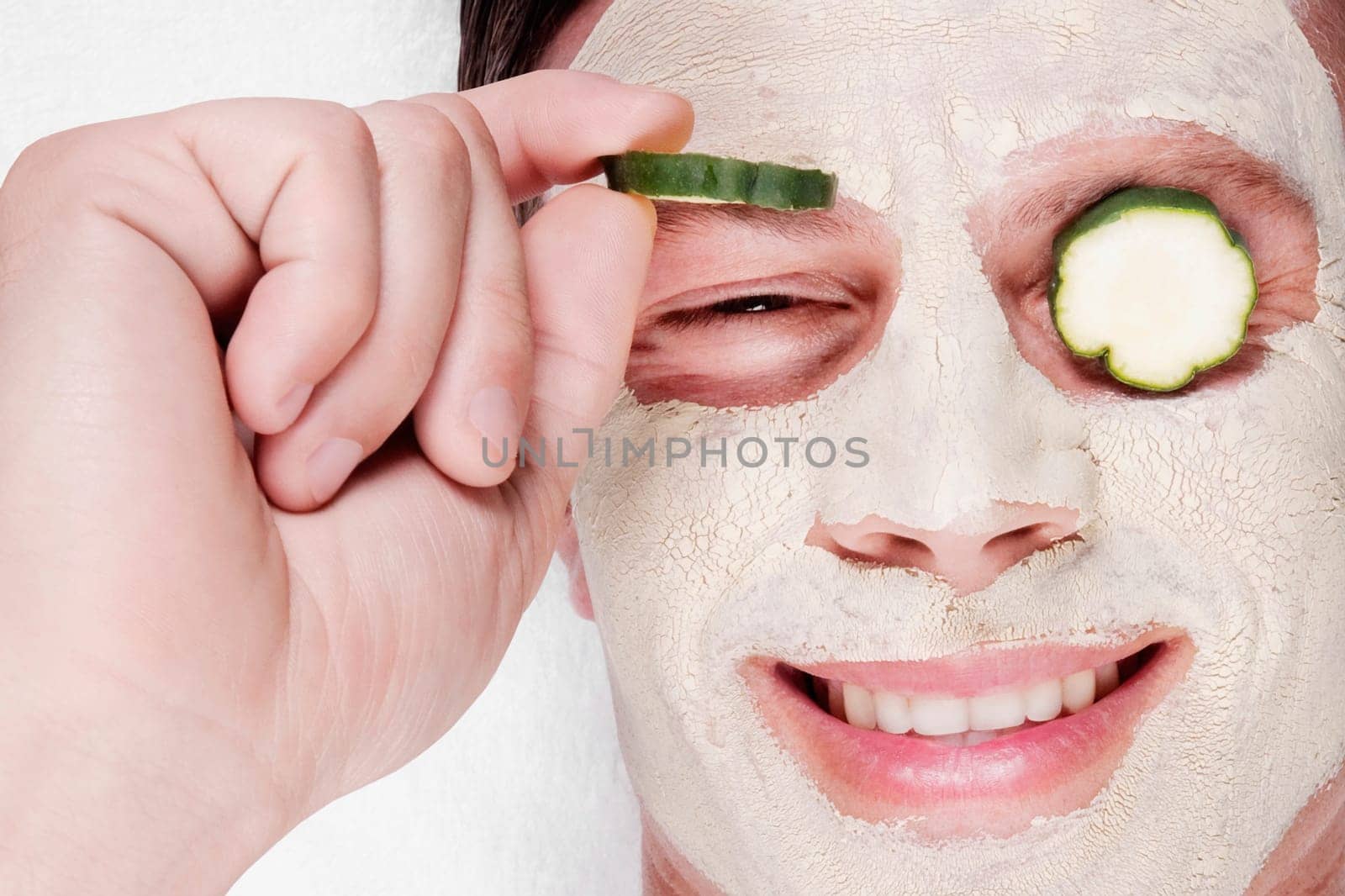 Cucumber slices on a manŽs eyes