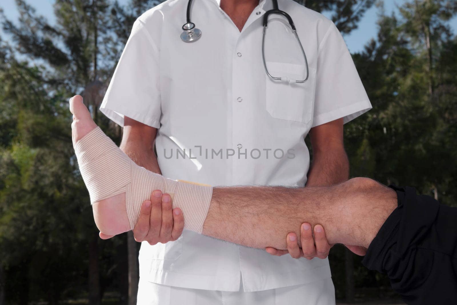 Doctor examining a patientŽs foot