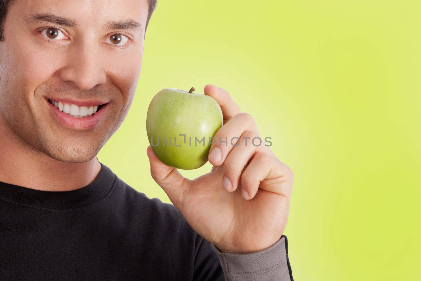 Man holding a green apple