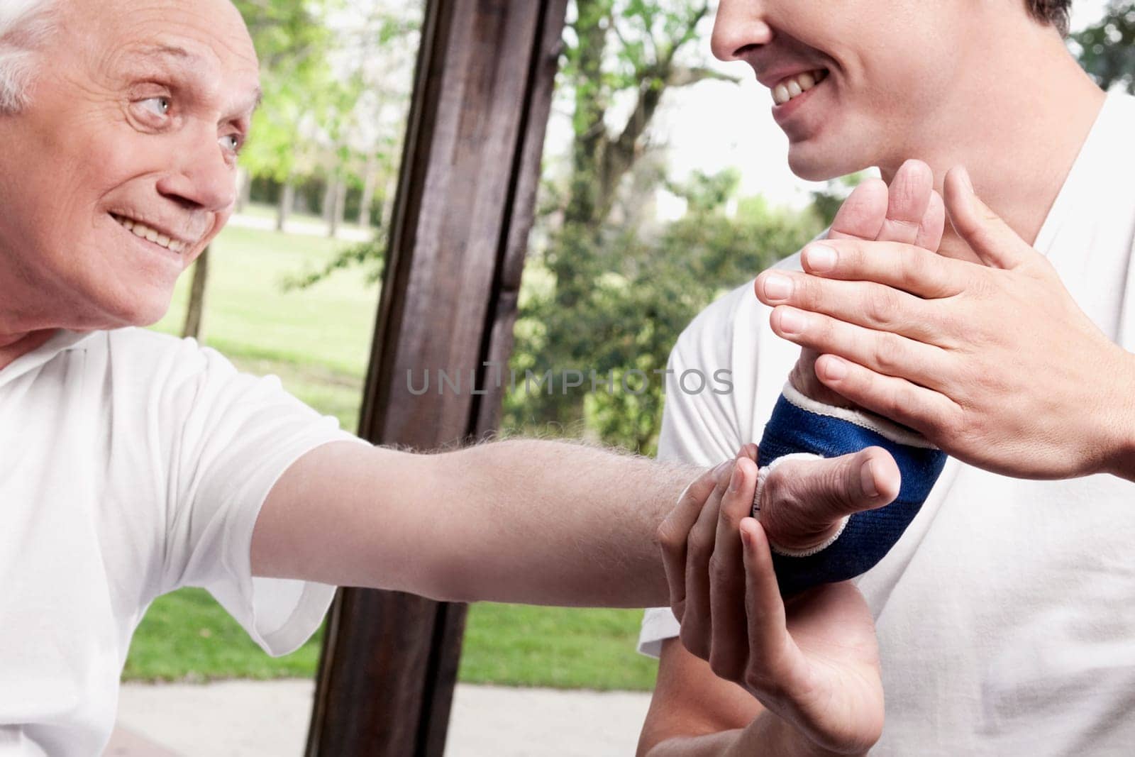 Physiotherapist examining a manŽs hand