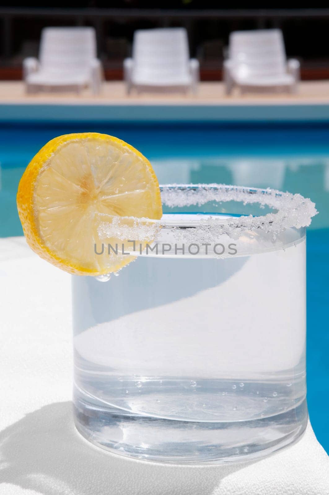 Close_up of a glass of lemonade