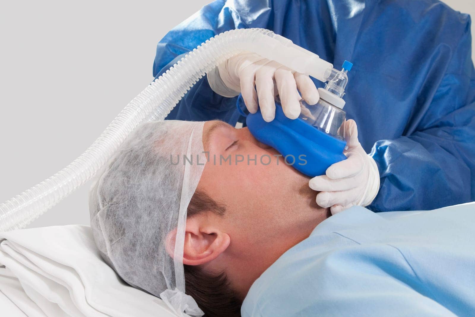 Doctor anaesthetizing a patient in an operating room