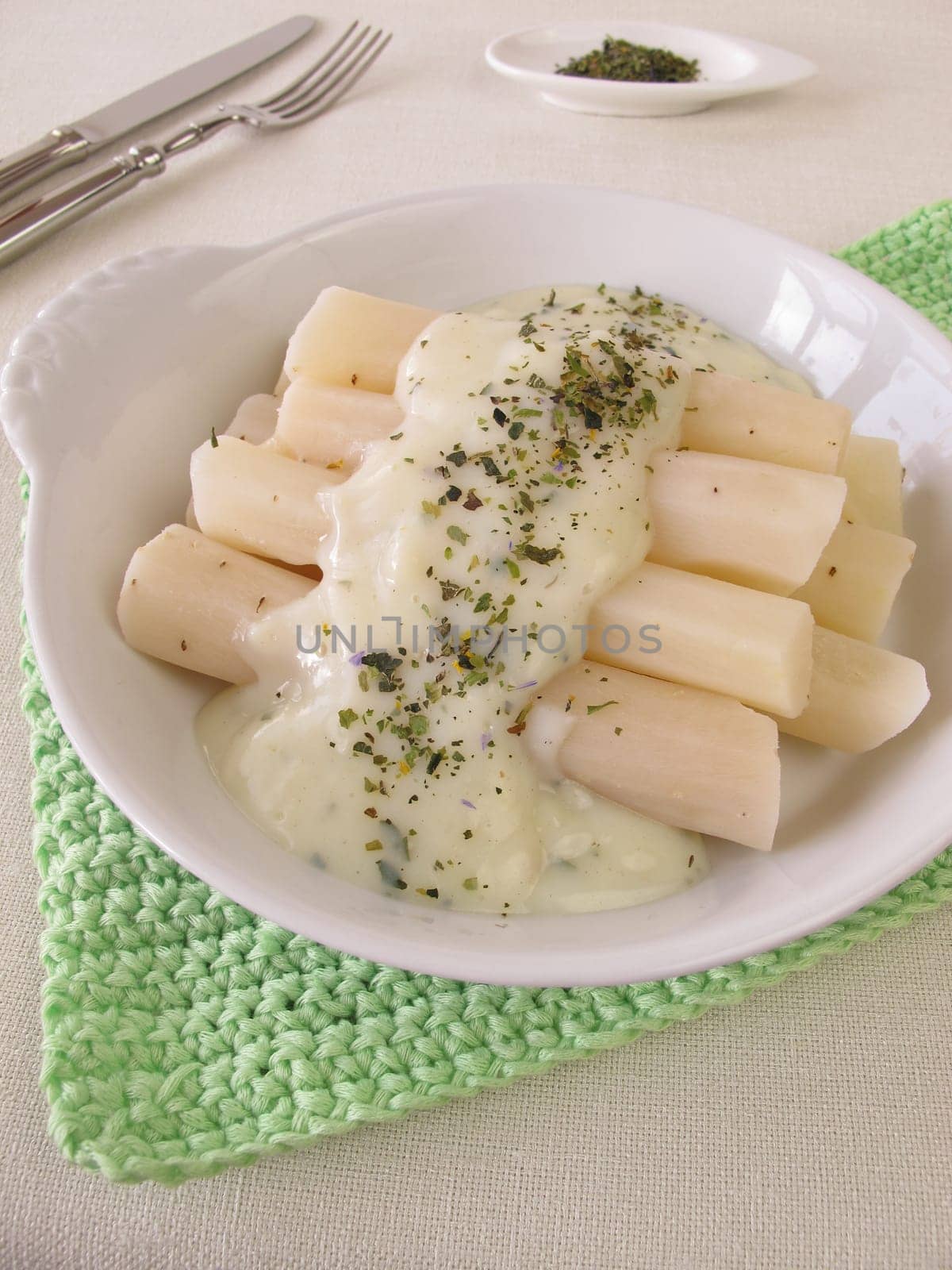 Black root with bechamel sauce