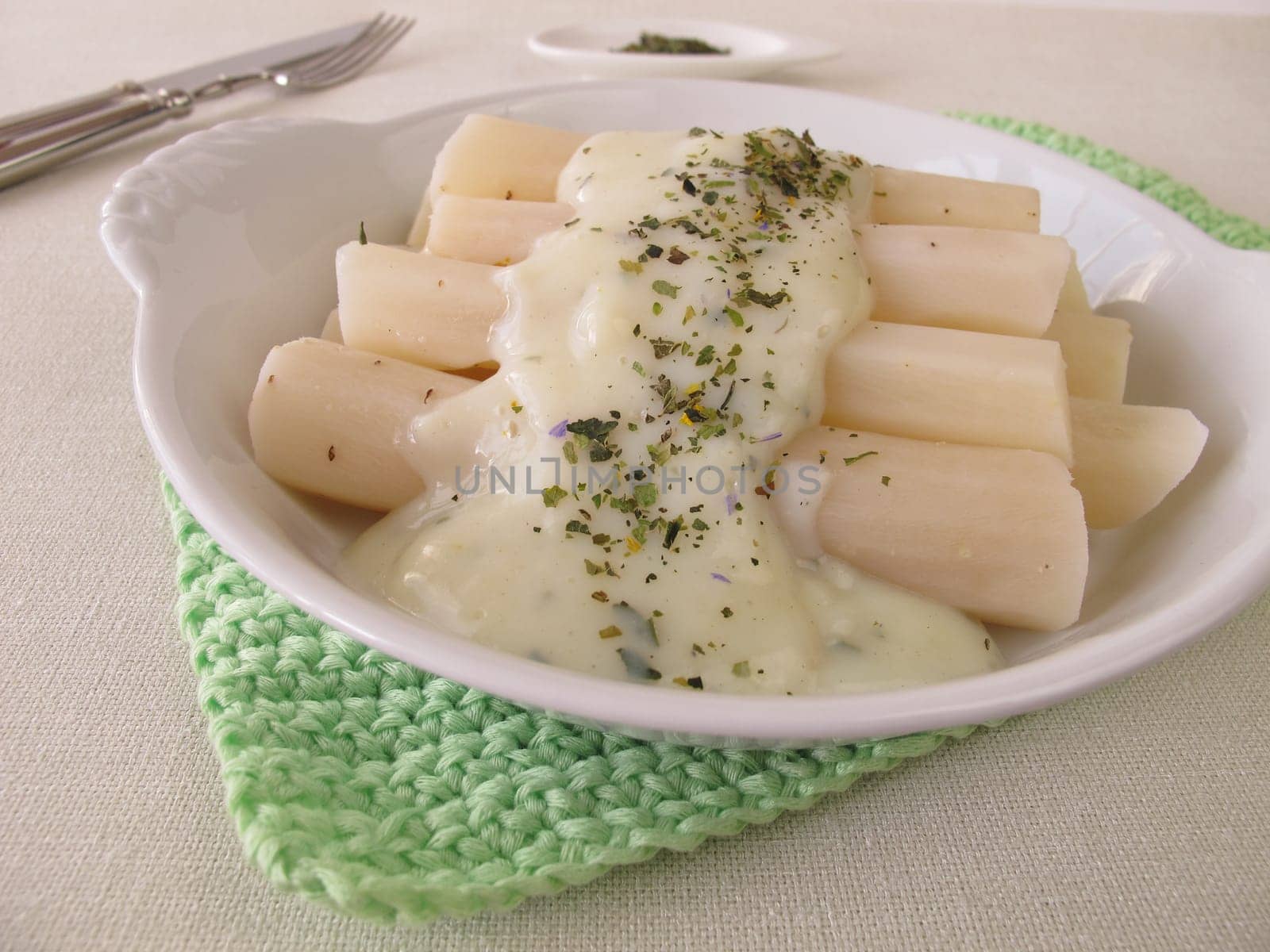 Black root with bechamel sauce