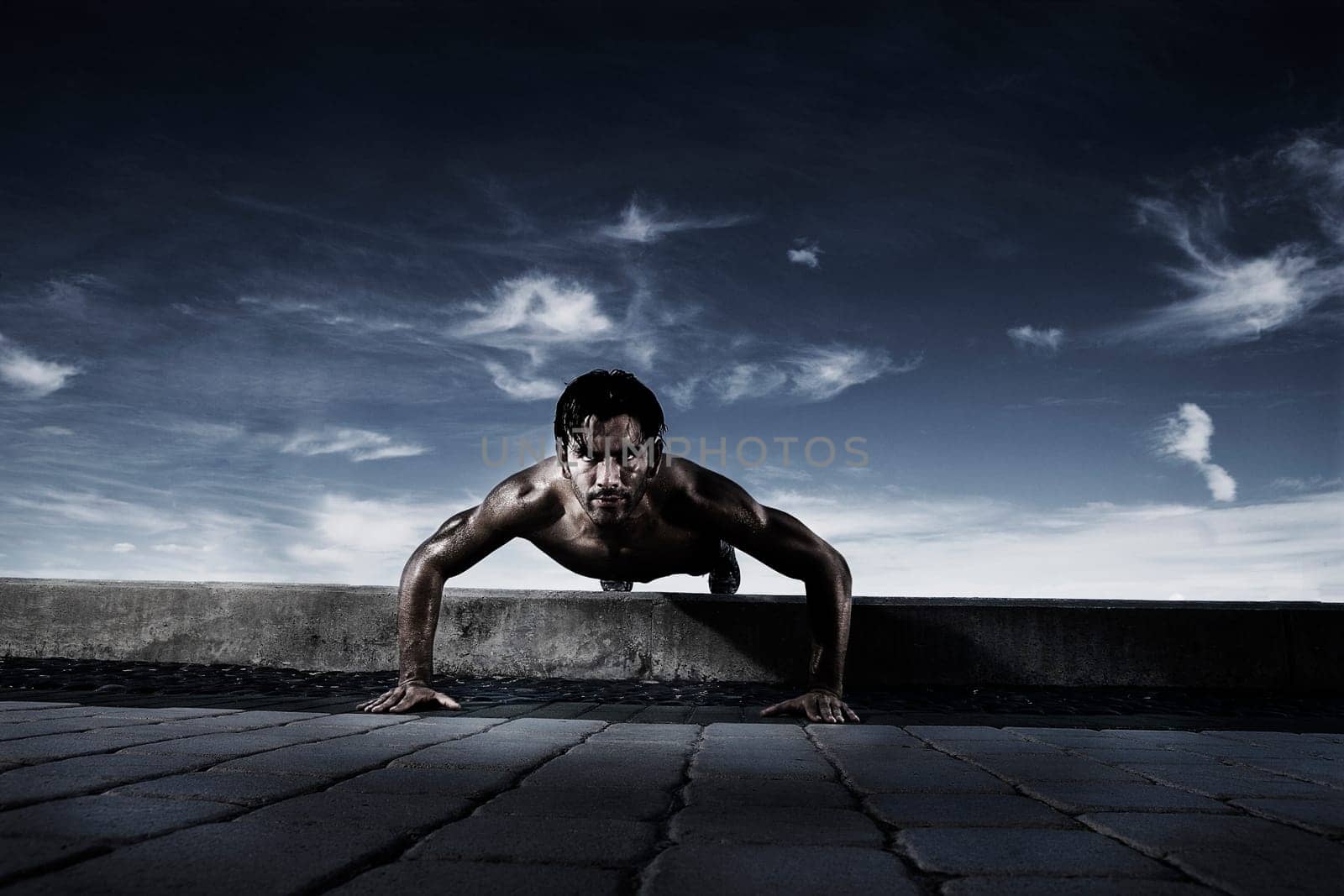 Portrait of a young man doing push_ups