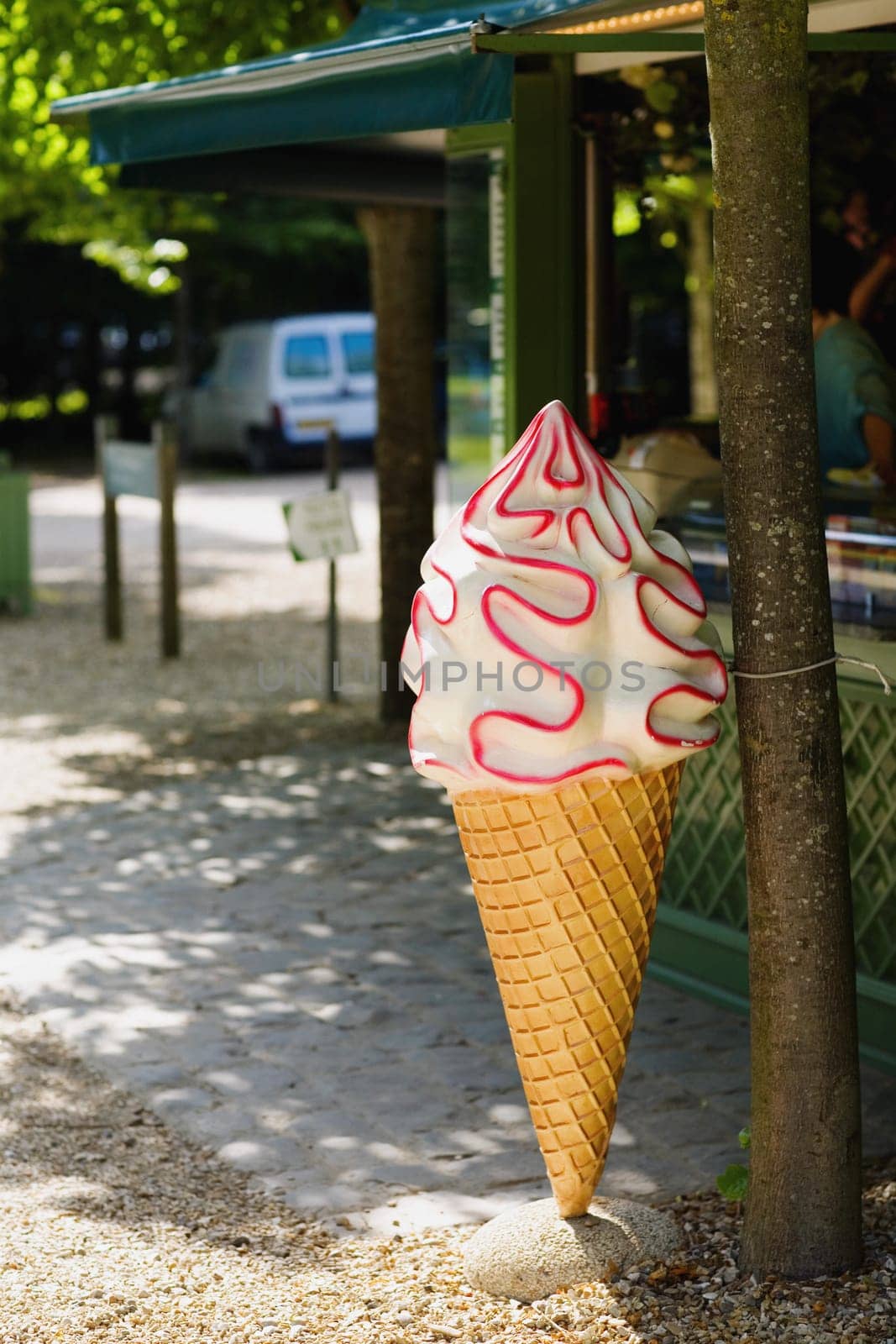 Close_up of a sculpture of an ice_cream cone