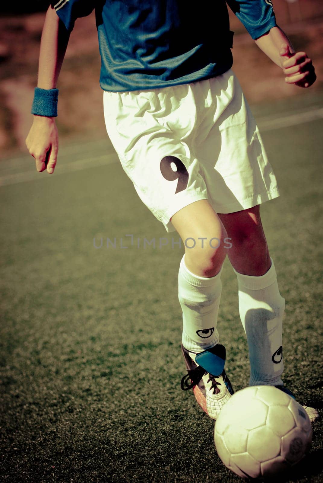 Soccer player playing in a field