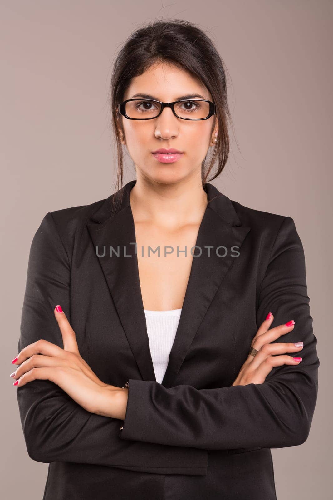Beautiful young business woman posing isolated over copy space background