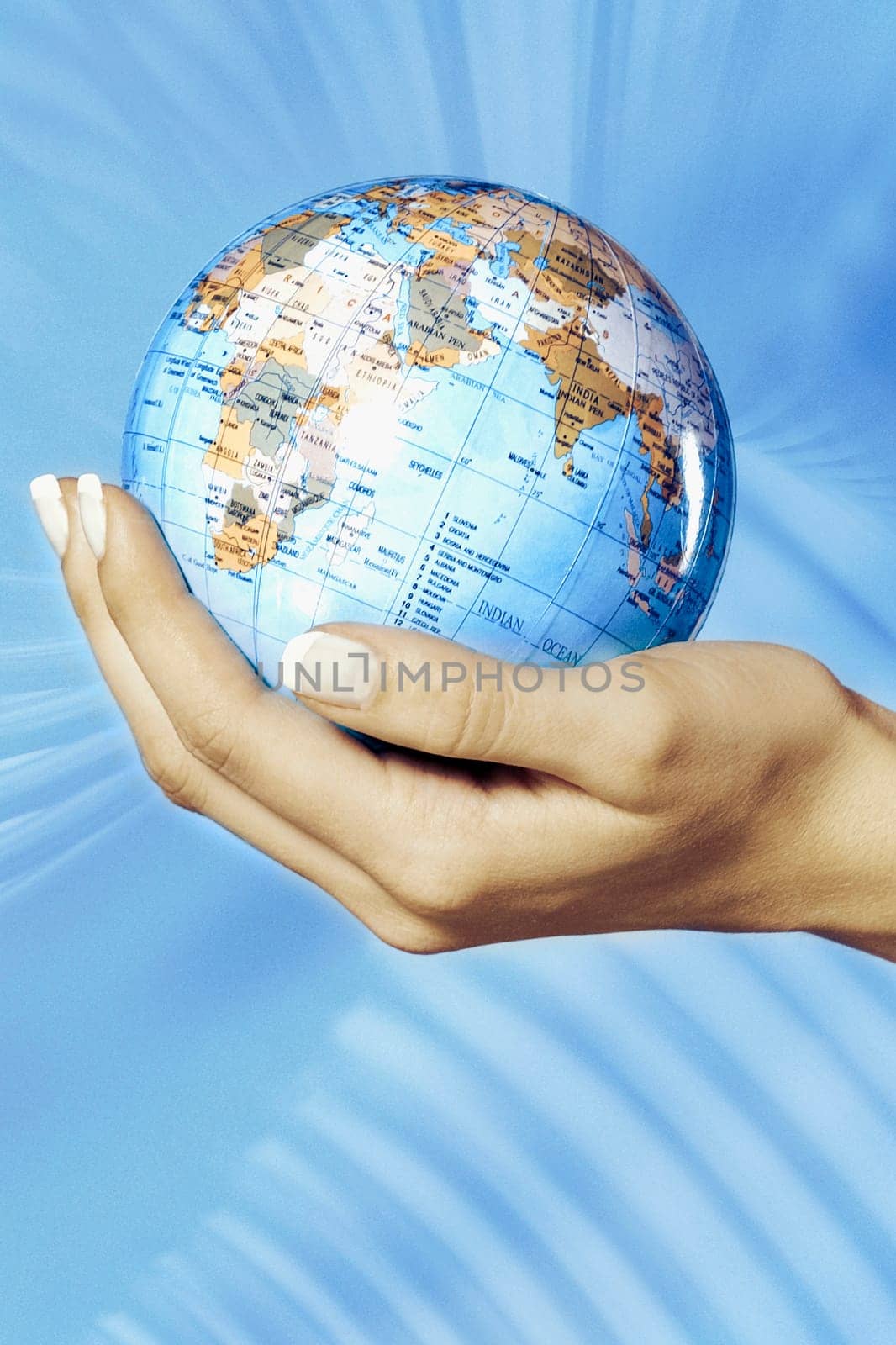 Close_up of a womanŽs hand holding a globe