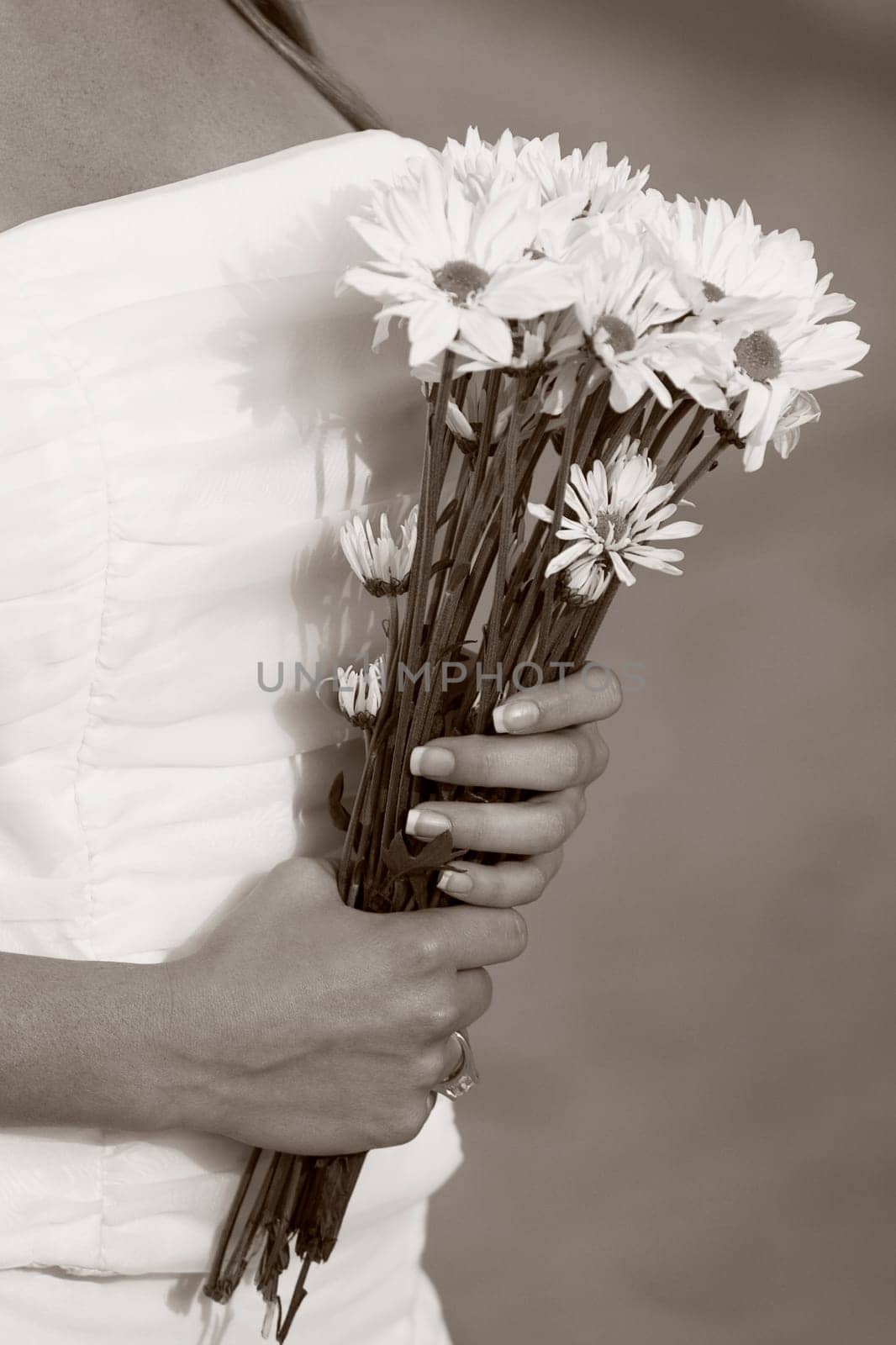 Close_up of a bride holding a bunch of flowers