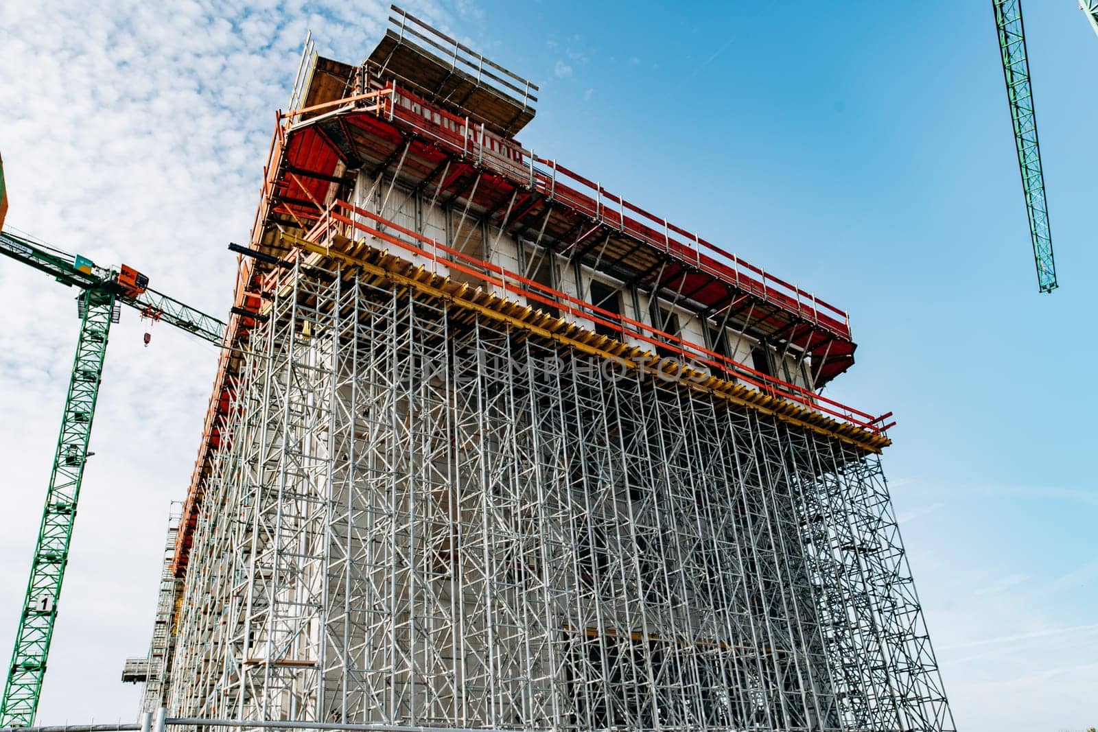 Construction of multi-storey building with cranes