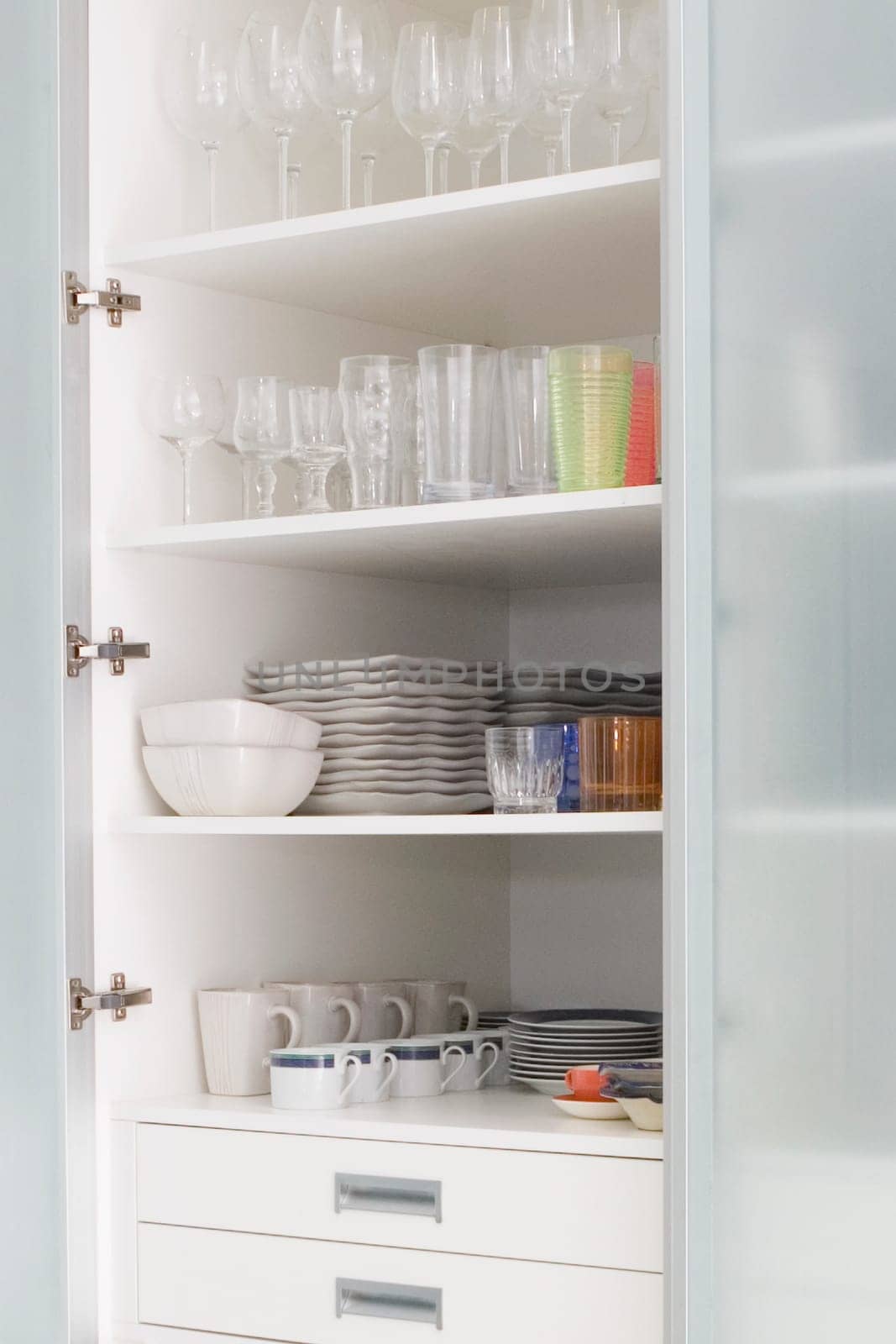 Crockery in a kitchen shelf