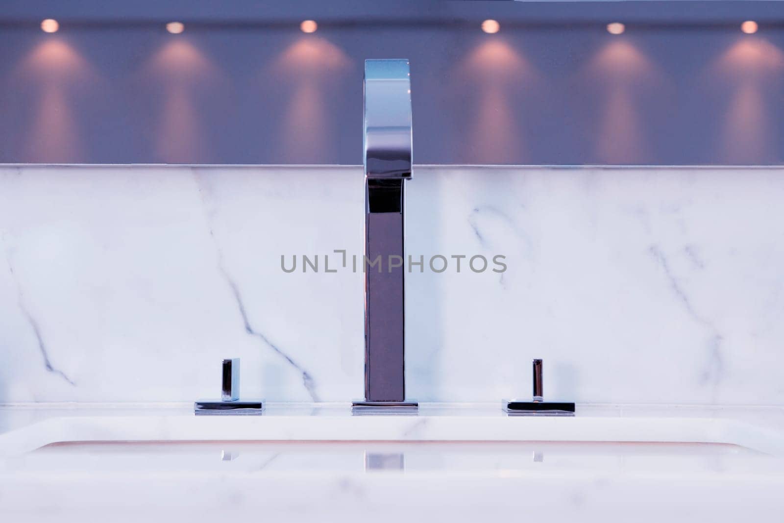 Close_up of a faucet on a bathtub