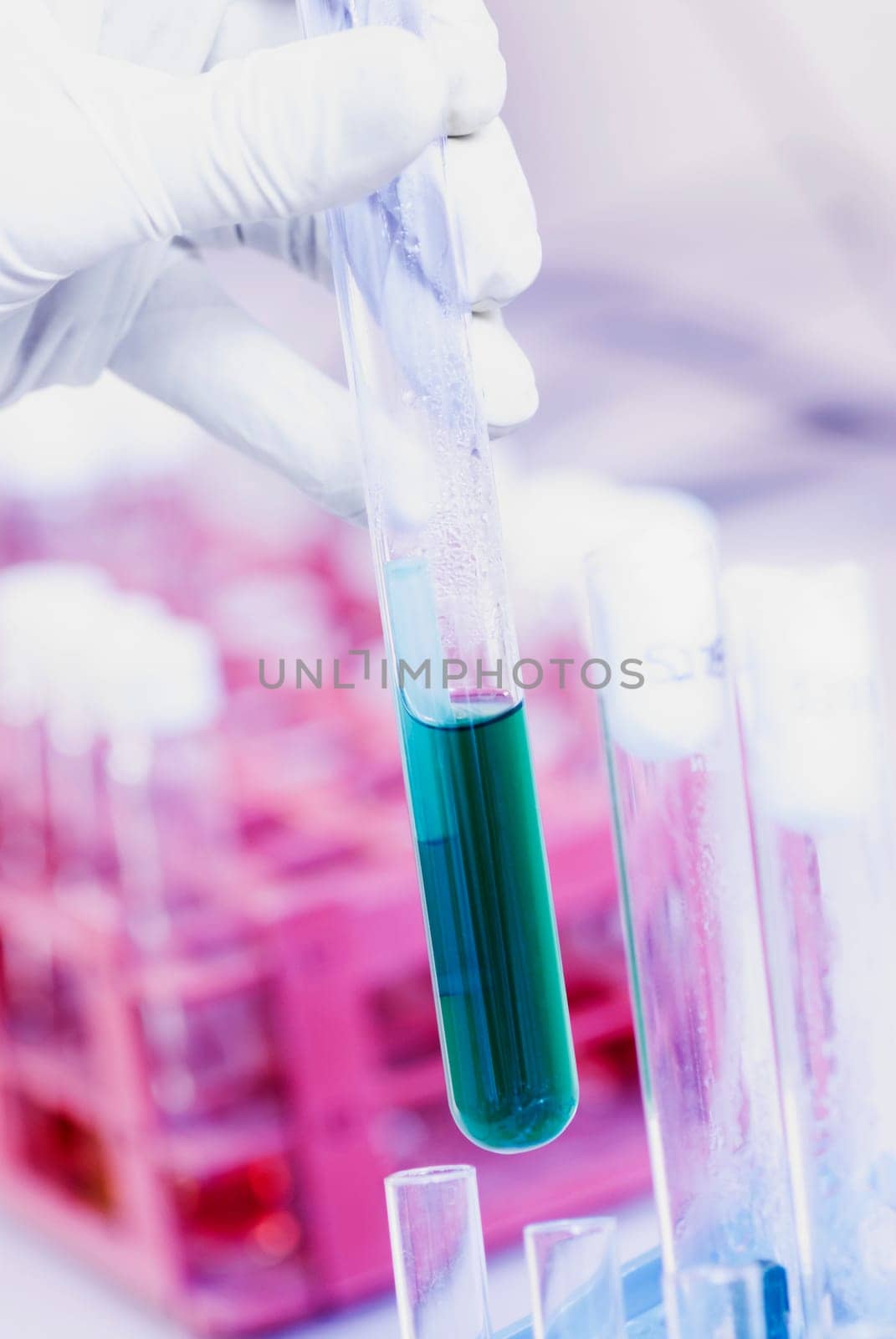 Close-up of a personŽs hand holding a test tube