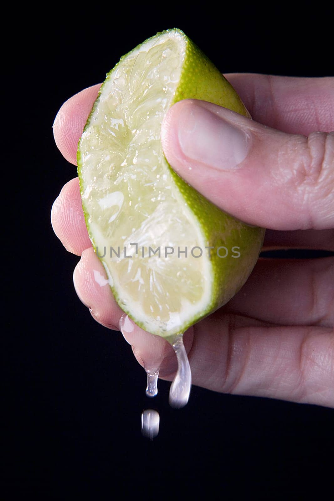 Close-up of a personŽs hand squeezing a lime
