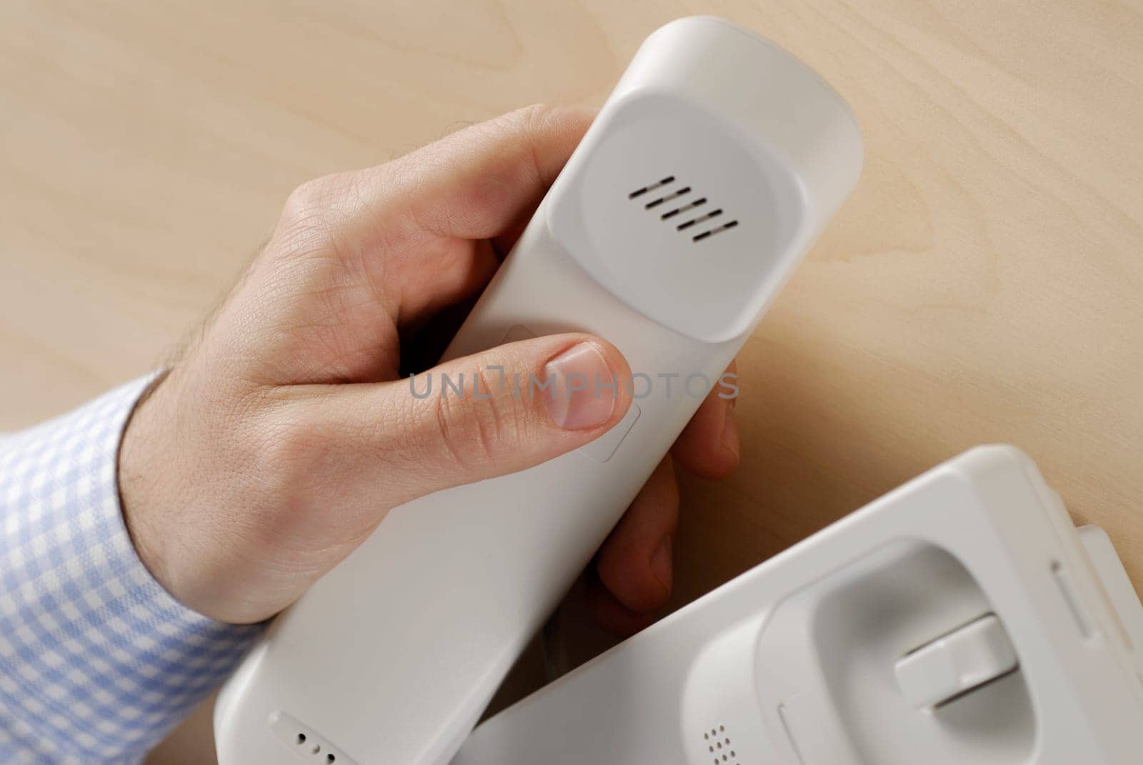 Close-up of a personŽs hand holding a telephone receiver