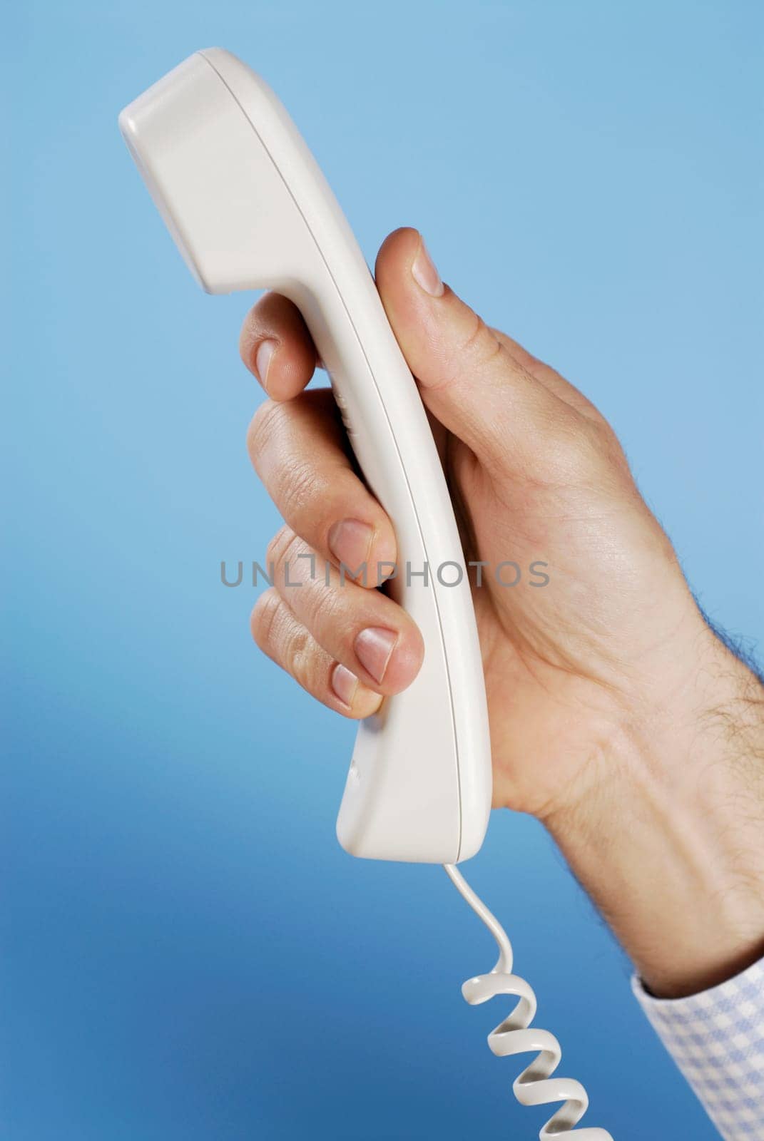 Close-up of a personŽs hand holding a telephone receiver