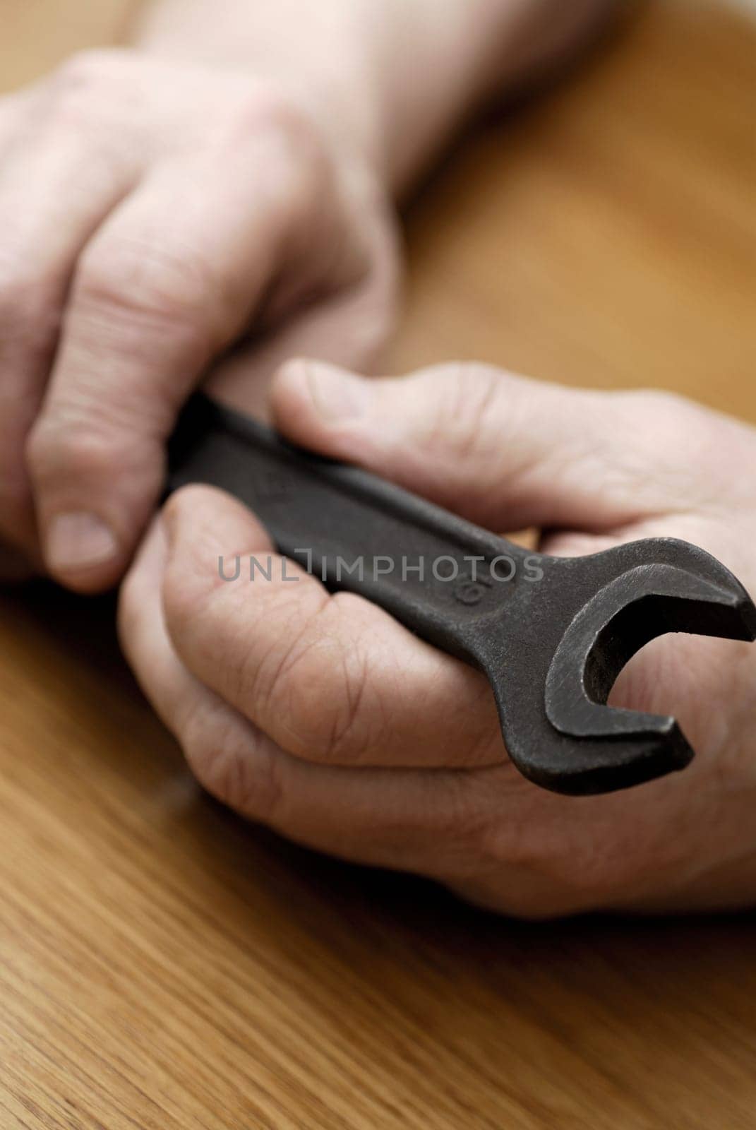 Close-up of a personŽs hand holding a spanner
